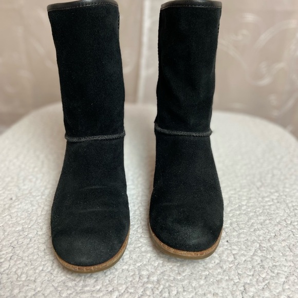 UGG Australia Cyrinda Black Suede Boots, 6 - Picture 6 of 11